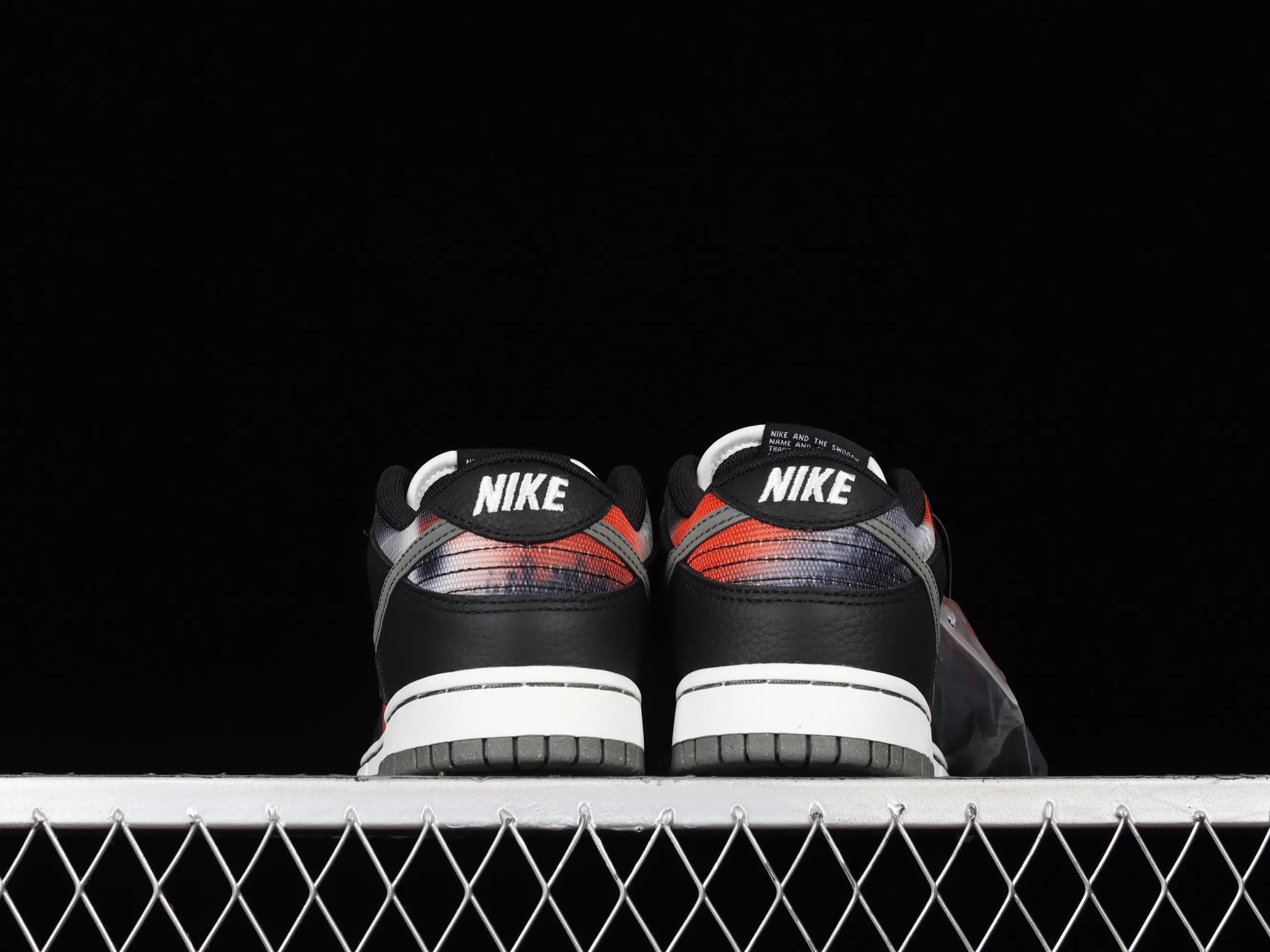 All Categories Nk SB Dunk Series Nk SB Dunk Low Low-top sneakers Pure original version Nk Dunk Low "Graffiti" Street tie-dye graffiti SB low-top sports casual sneakers DM0108-001